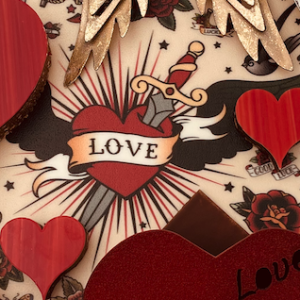 Réglette garnie de 6 minis coeurs chocolat noir et lait  praliné et rocher